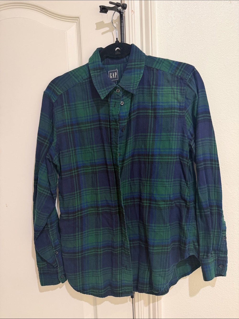 Gap 100% cotton green and navy plaid flannel size small